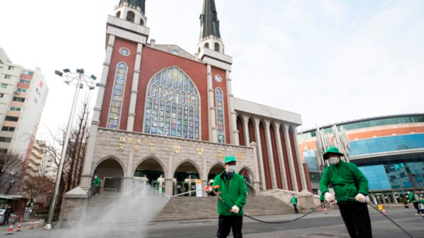 Lee más sobre el artículo Las iglesias coreanas cierran debido a  los 2300  casos de CORONAVIRUS