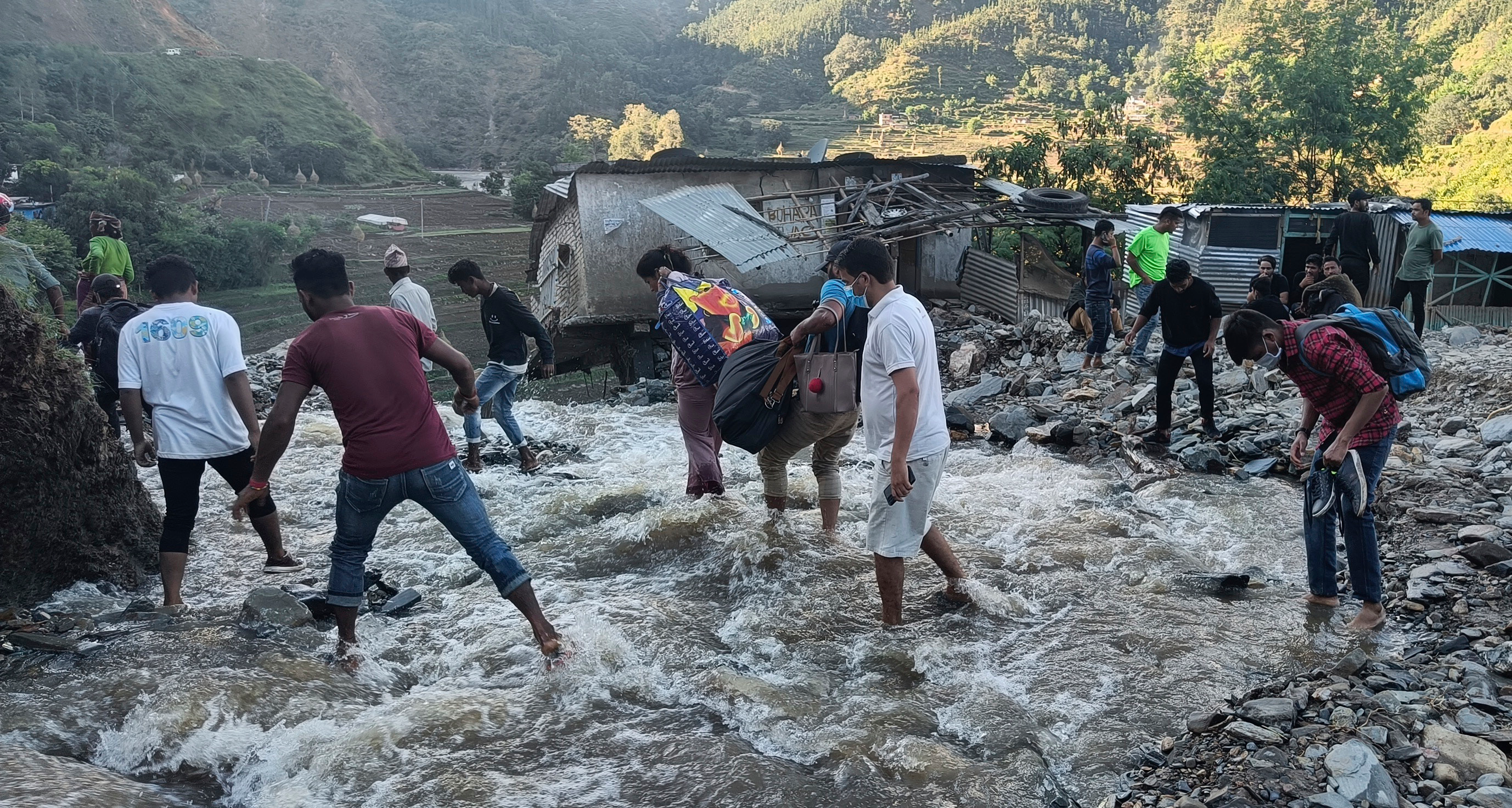 Lee más sobre el artículo India y Nepal son azotadas por fuertes lluvias que causan inundaciones y cientos de muertos