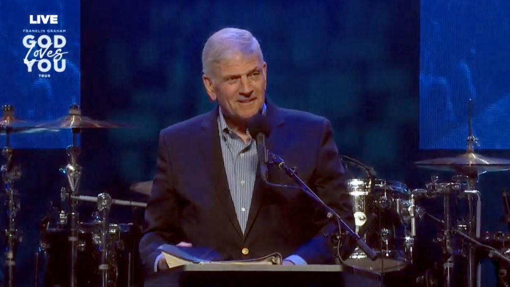 Lee más sobre el artículo 700 personas eligen a Cristo en la gira ‘Dios te ama’ de Franklin Graham en el Reino Unido