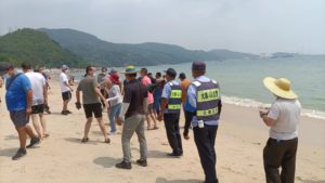 Lee más sobre el artículo Apedrean a un grupo de cristianos en pleno bautismo dentro de playa en China
