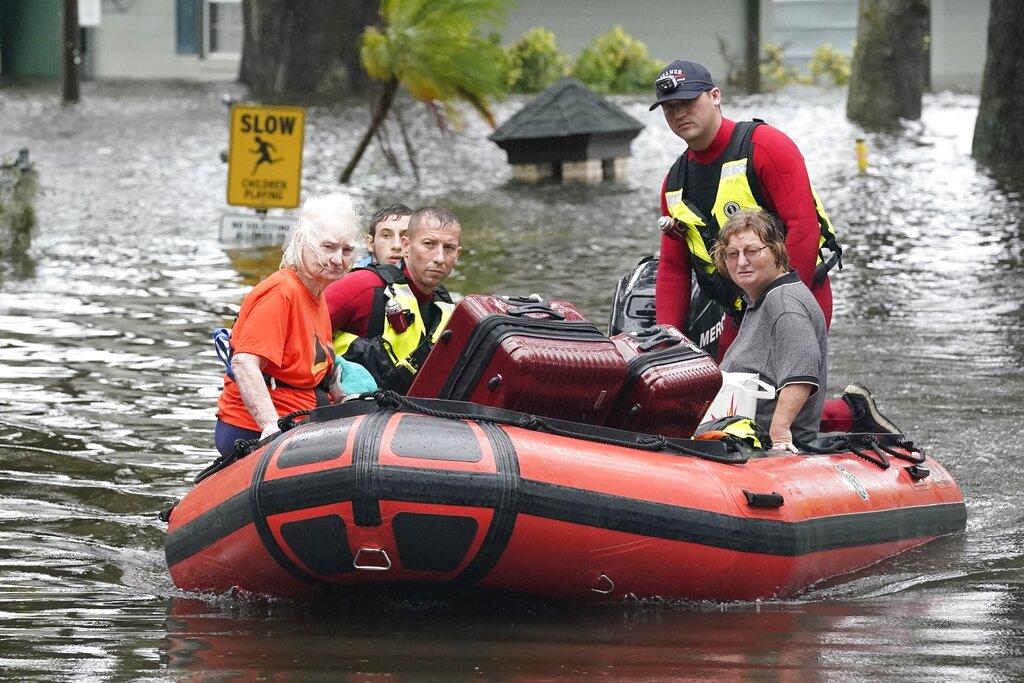 Lee más sobre el artículo Pastor en Florida envía mensaje a los afectados: (Dios está contigo en medio de la tormenta)