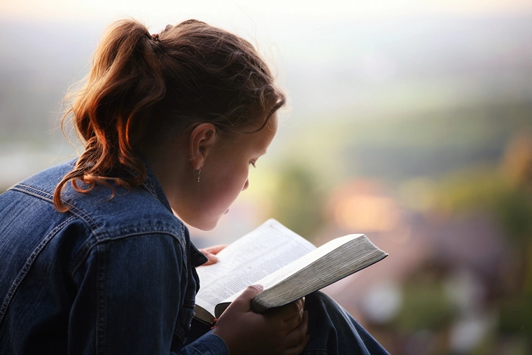 Lee más sobre el artículo La mitad de la Generación Z dice que su vida fue «transformada» por el mensaje de la Biblia