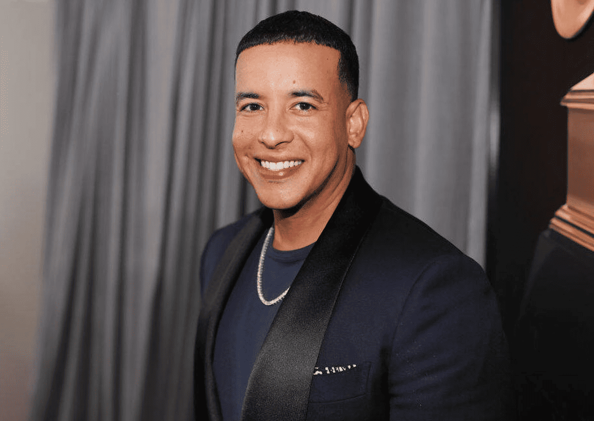 Lee más sobre el artículo Daddy Yankee estrena canción cristiana: «Donante de sangre» y aclara «Dios no cambió mi oficio sino mi propósito»