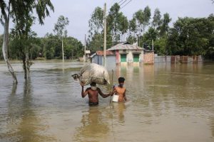 Lee más sobre el artículo Familias afectadas por las Inundaciones de Bangladesh, son atendidas por las Iglesias locales.