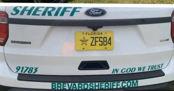 Lee más sobre el artículo El sheriff de Florida refuta a los ateos, no quita ‘En Dios en quien confiamos’ de los coches patrulla