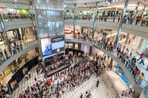 Lee más sobre el artículo «Me caí, pero los ángeles me atraparon»: Landen, el niño arrojado desde el tercer piso del centro comercial, testifica.