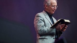 Lee más sobre el artículo El matrimonio tiene más que ver con el compromiso y menos con la atracción romántica, dice John Piper