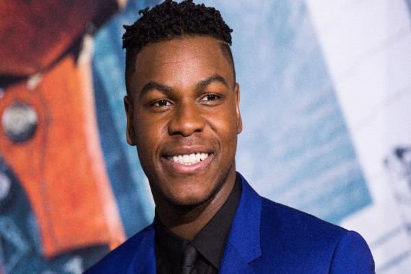 Lee más sobre el artículo Actor de Star Wars John Boyega confiesa su rutina de lectura bíblica y oración diaria