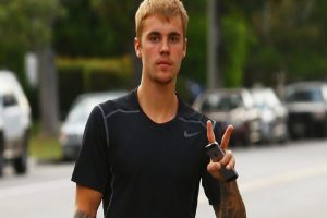 Lee más sobre el artículo Justin Bieber comparte mensajes bíblicos a millones de personas en redes sociales