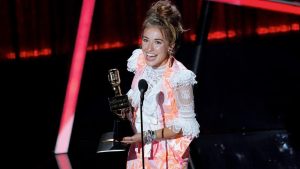 Lee más sobre el artículo La Artista Lauren Daigle gana el Billboard a la mejor artista cristiana.