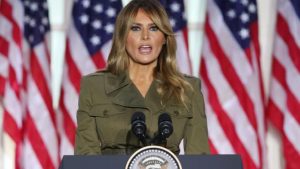 Lee más sobre el artículo (Recordemos que somos una nación bajo Dios), dijo Melania Trump en su discurso de despedida