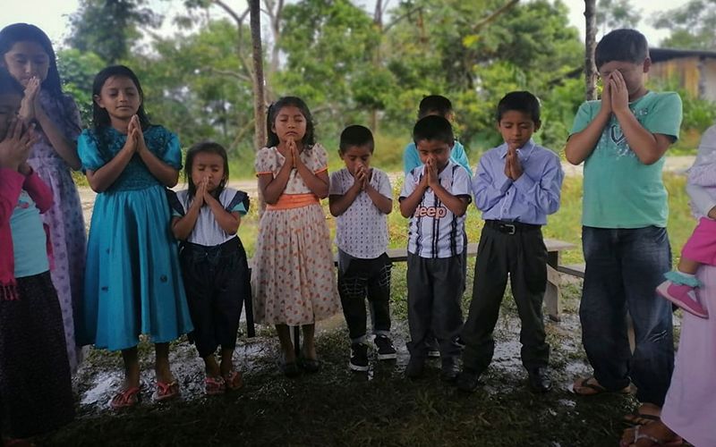 EVANGELIZAN A LOS NIÑOS EN LA SELVA ALTA DE PERÚ