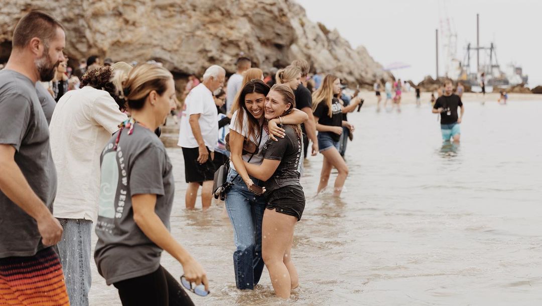 personas se entregaron a Cristo y se bautizaron