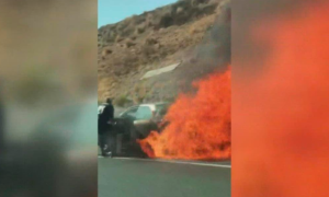 Lee más sobre el artículo 5 hombres (Héroes) sacaron a dos ancianos de 90 años de un carro incendiado en plena autopista