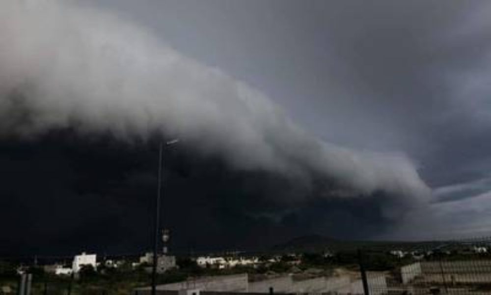 Huracán Olaf impacta en Baja California en categoría 2