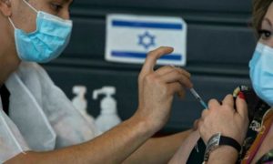 Lee más sobre el artículo Israel: Científicos dicen que vacunados con tercera dosis están 20 veces más protegidos