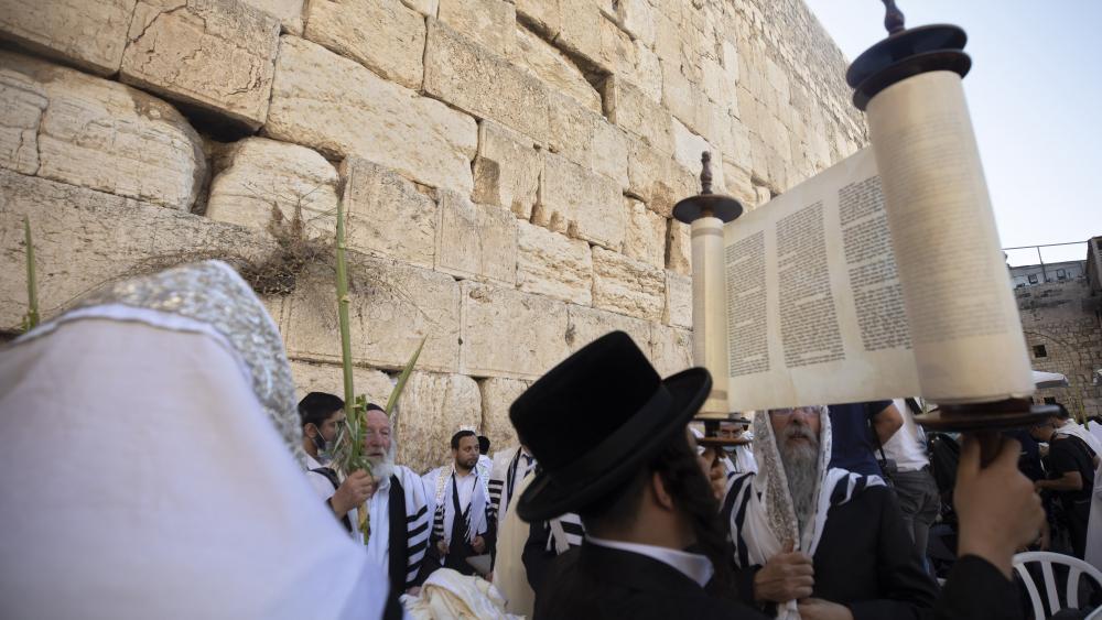 Miles de personas asisten a la bendición sacerdotal de Sucot en Jerusalén