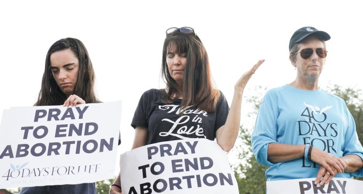 20.000 bebés fueron salvados por campaña de vigilia y oración afuera de clínicas abortivas