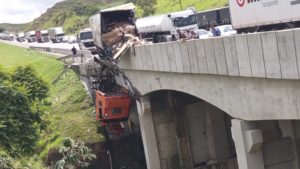 Lee más sobre el artículo (Dios estaba conmigo), Camionero sobrevive a accidente