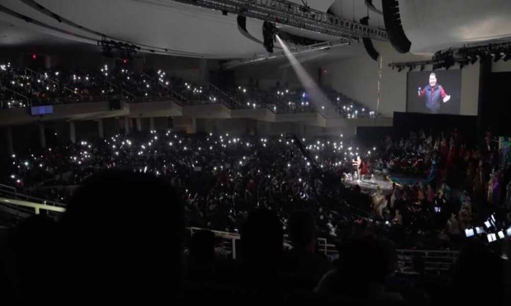 (Dios se está moviendo), más de 1000 personas aceptan a Cristo en evento navideño