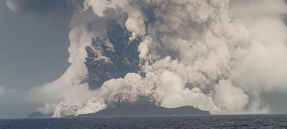 TONGA: Cómo una explosión volcánica en un pequeño país ha afectado al mundo