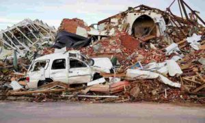 Lee más sobre el artículo Fue Dios: Ex recluso de Kentucky reconocido por salvar a víctimas heridas de tornado en Kentucky