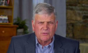 Lee más sobre el artículo Franklin Graham regresa de Ucrania e insta a los cristianos orar por la paz