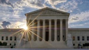 Lee más sobre el artículo El Tribunal Supremo de EEUU revoca el derecho constitucional al aborto