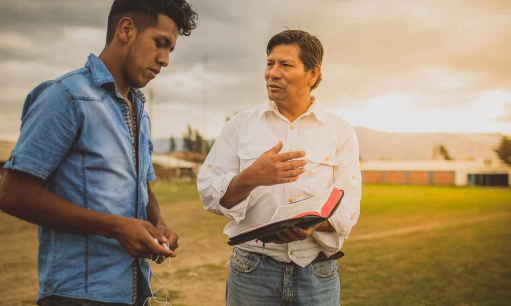 Cristianos basados en la fe más propensos a compartir el Evangelio