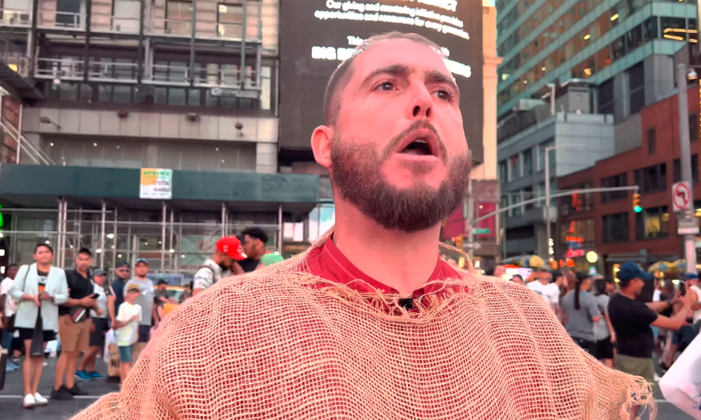 Predicador de Times Square dice que (hay hambre del Evangelio en las calles)