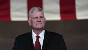 Lee más sobre el artículo Franklin Graham advierte sobre falsas enseñanzas a los creyentes, (Están desviando a las iglesias)