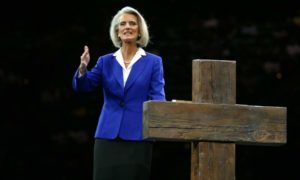 Lee más sobre el artículo Hija de Billy Graham cita la Biblia para advertir que EEUU ha rechazado a Dios