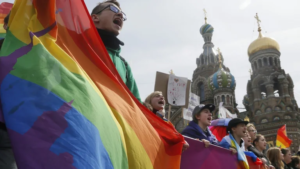 Lee más sobre el artículo Autoridades en Rusia debaten sobre la prohibición total de la propaganda homosexual en el país