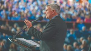 Lee más sobre el artículo Concluye la gira de Franklin Graham con más de 50.000 personas que escucharon el Evangelio