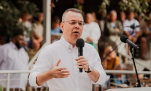 Lee más sobre el artículo «La iglesia necesita prepararse para una ola global de persecución», dice pastor