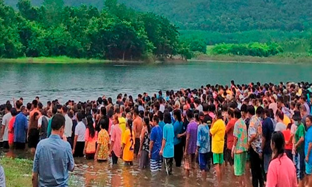 Más de 1.500 personas se bautizaron en un río de Tailandia, (El avivamiento continúa)