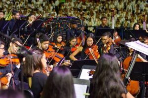 Lee más sobre el artículo ¡Mover histórico! Venezuela reúne a la Orquesta Sinfónica más grande para adorar a Dios en (Gran Vigilia de Oración)