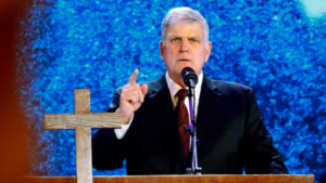 Lee más sobre el artículo Franklin Graham arremete contra la «repulsiva y vergonzosa» afirmación de que Jesús tiene un «cuerpo trans»