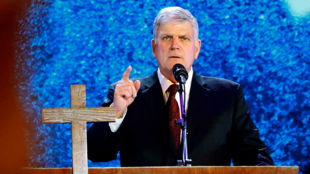 Franklin Graham arremete contra la "repulsiva y vergonzosa" afirmación de que Jesús tiene un "cuerpo trans"