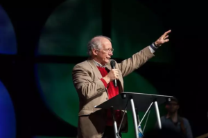 Lee más sobre el artículo John Piper nombra 6 razones bíblicas que destruyen los argumentos de la ideología LGBT hacia los niños y el cambio de sexo