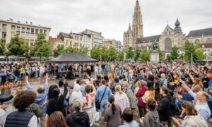 Lee más sobre el artículo Cristianos adoran en las calles de Holanda￼