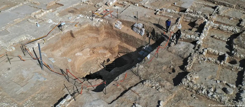 Arqueólogos israelíes descubren la puerta de la ciudad más antigua de Israel