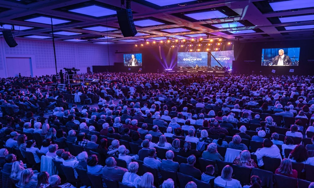 Miles escuchan el Evangelio de Franklin Graham en Londres