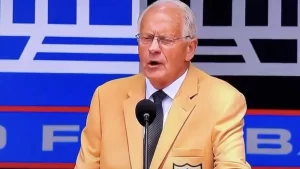 Lee más sobre el artículo Miembro del Salón de la Fama de la NFL usa su discurso para compartir un mensaje del Evangelio.